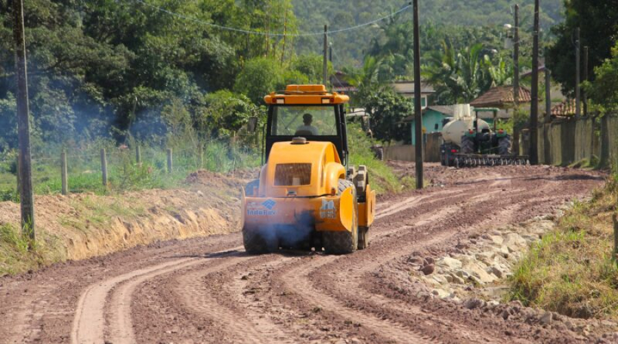 Rua de Navegantes recebe asfalto ecológico e até 70% mais econômico